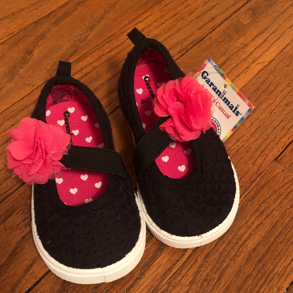 Girls size 4 slip on sneaker